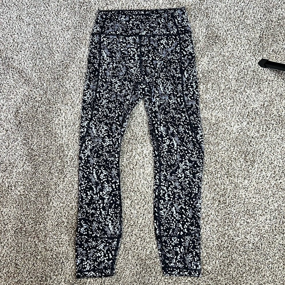 Lululemon In Movement 7/8 Tight Everlux Chirasu Black Athletic Leggings Size 6